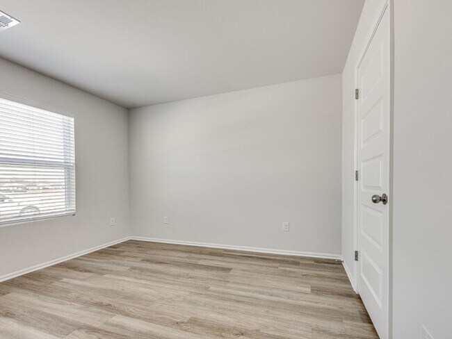 Building Photo - 10044 SW 40th St