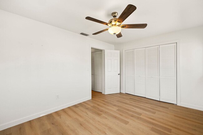 Building Photo - Completely Refurbished 3 Bedroom 2 bath with Florida Room Large backyard