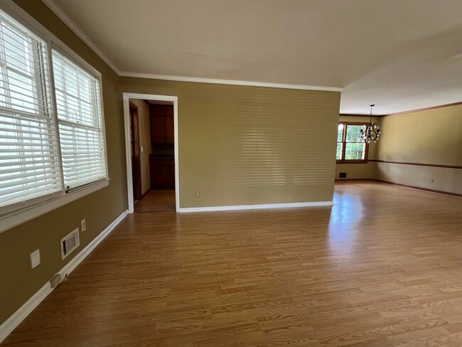 Building Photo - 631 Carlton Dr