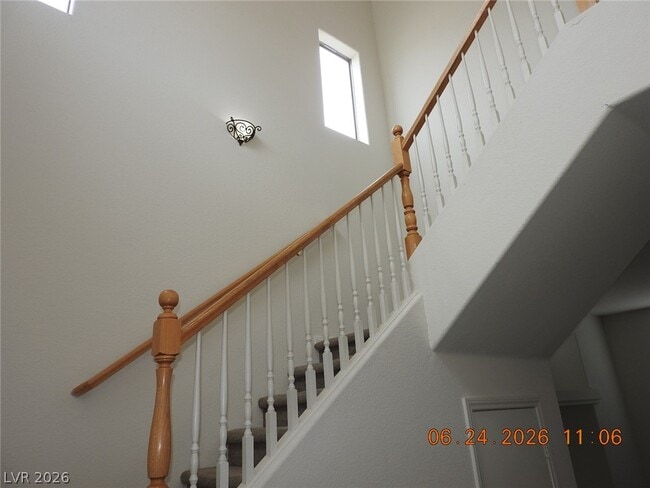 Building Photo - 521 W Dolphin Peak Ct