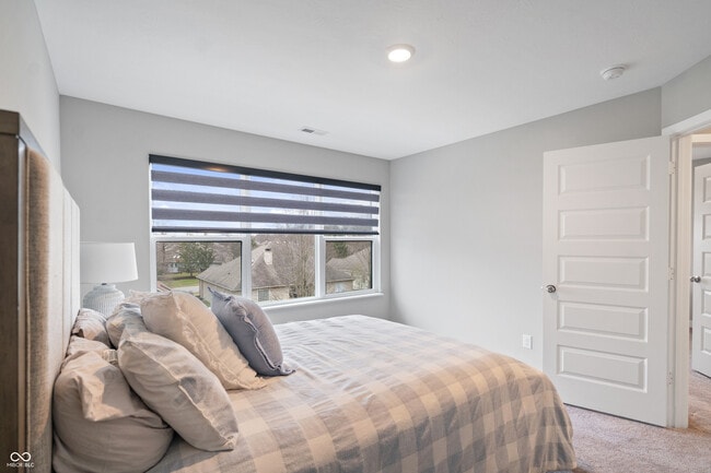 Building Photo - 661 Golborne St