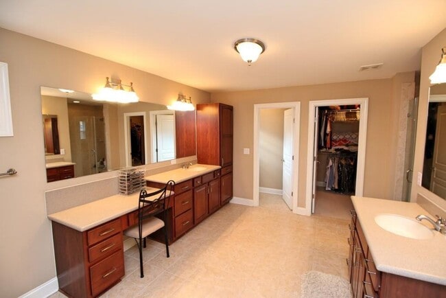 Building Photo - 2217 Chaseford Ln SW