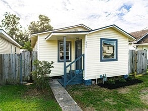 Building Photo - 805 Ave A