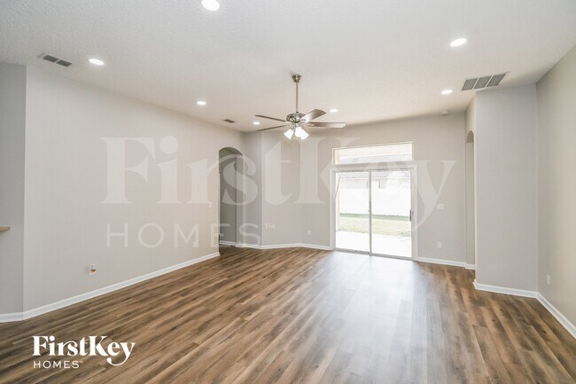 Building Photo - 2402 Bentshire Dr