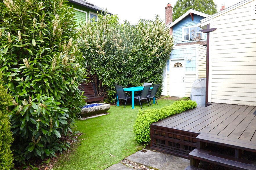 Building Photo - 712 SE 42nd Ave