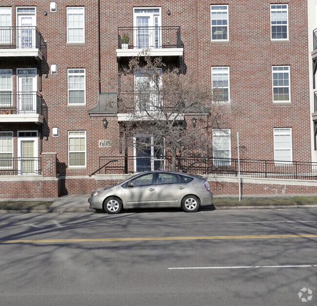 Building Photo - Highland Heights