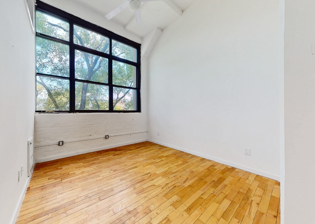 Building Photo - Seigel Street