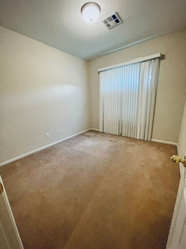 Building Photo - Newly Updated Single-Story in Southern Highlands