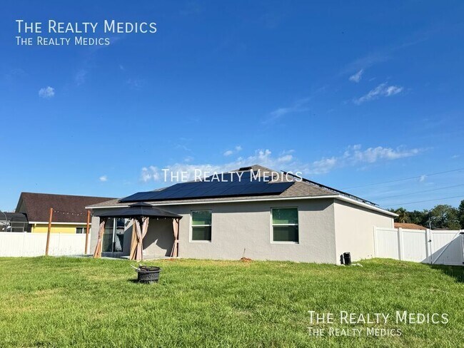 Building Photo - 320 Mariana Way