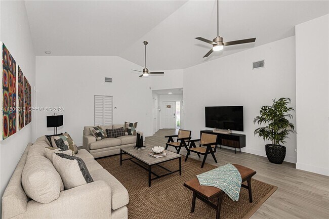 Building Photo - 216 SE 9th St