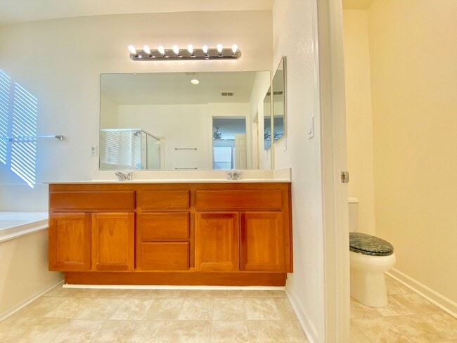 Building Photo - Beautiful Single Story Home with Local Park a Block Away!