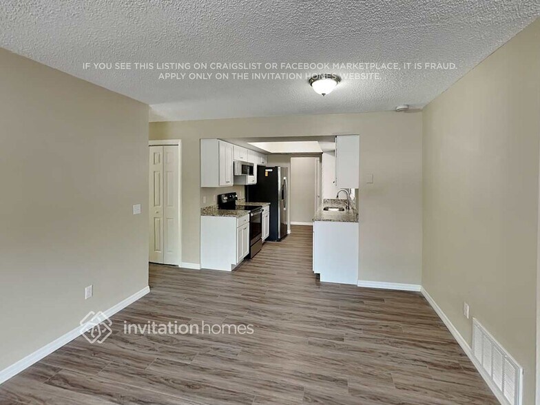 Building Photo - 628 Sherwood Dr