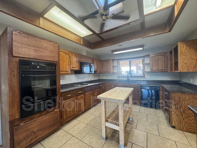 Building Photo - 2910 N 193rd Ave