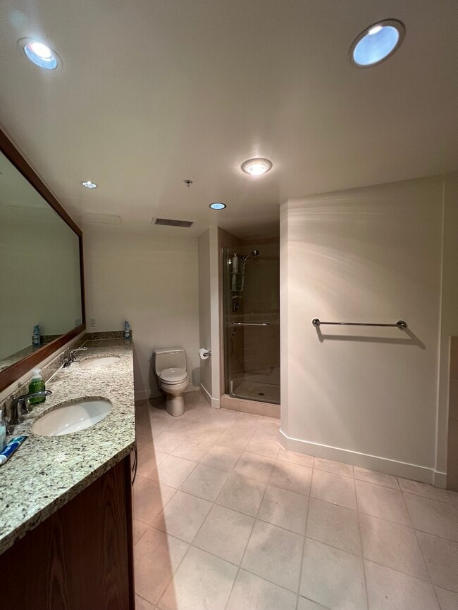 Building Photo - 700 W Harbor Dr