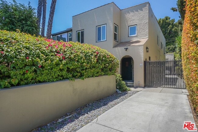 Primary Photo - 1043 N La Jolla Ave