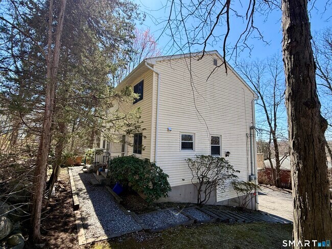 Building Photo - 84 Wilmot St