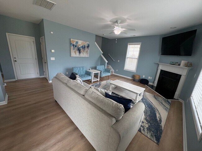 Building Photo - 3bd/2.5ba home with flexible Lease Length