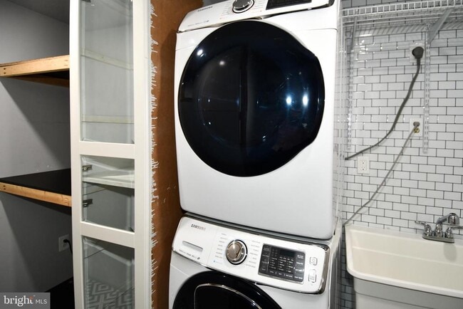 Building Photo - 8844 Mourning Dove Ct