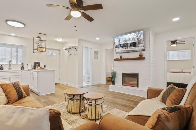 Building Photo - 159 Wolfe Hill Rd