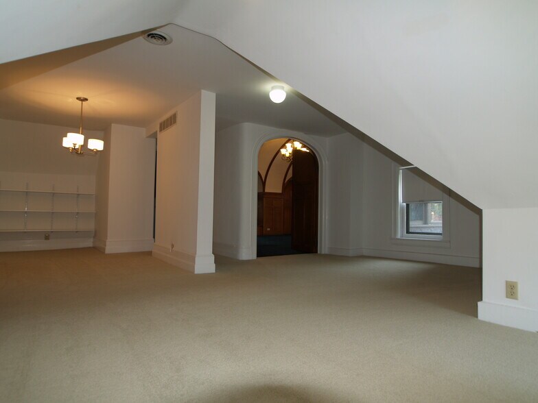 Building Photo - 390 Linwood Ave
