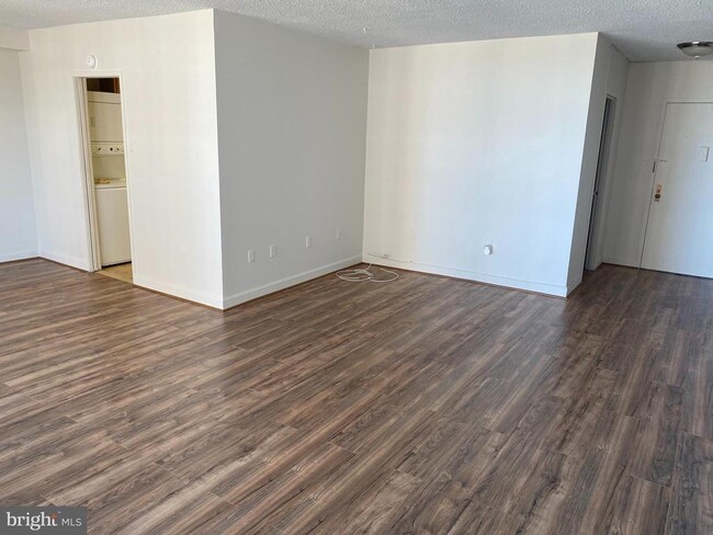 Building Photo - 3705 S George Mason Dr