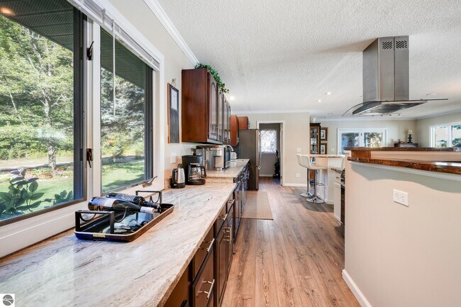 Building Photo - 5521 Silver Sunrise Trail