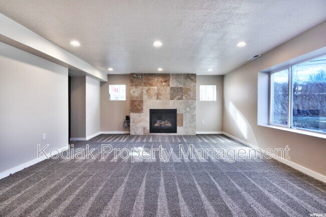 Building Photo - 2266 Brentwood Cir