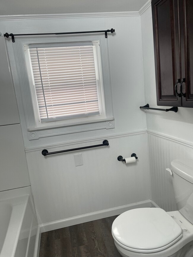 Building Photo - 242 N Hamilton St