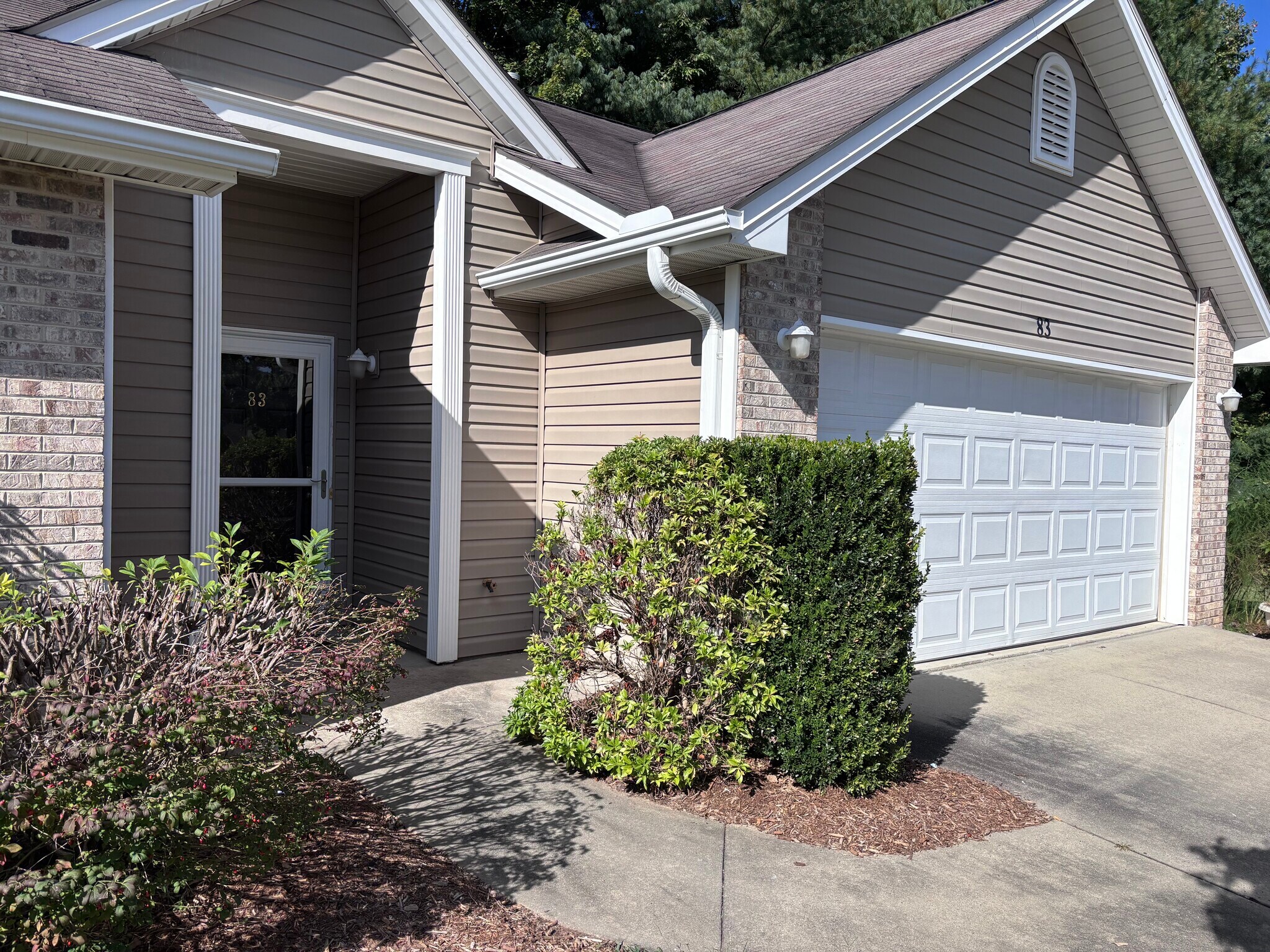 Building Photo - 83 Birkshire Way