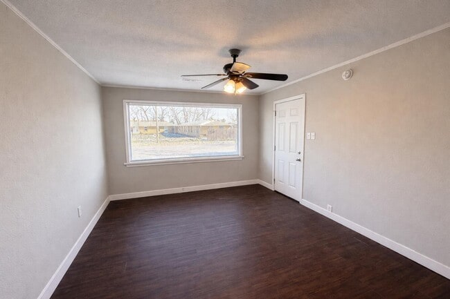 Building Photo - 210 Highview Ave