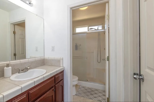 Building Photo - 1228 E Waterview St