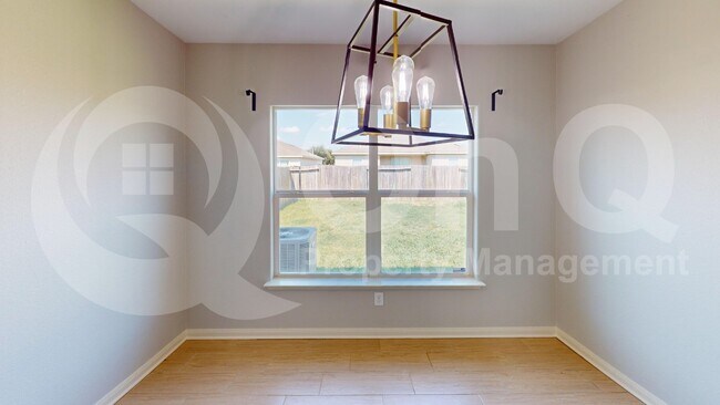 Building Photo - 10012 Quail Glen Dr