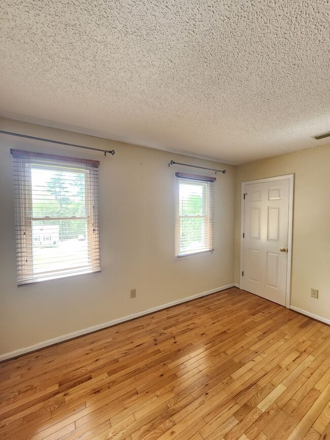 Building Photo - Marion Rental!