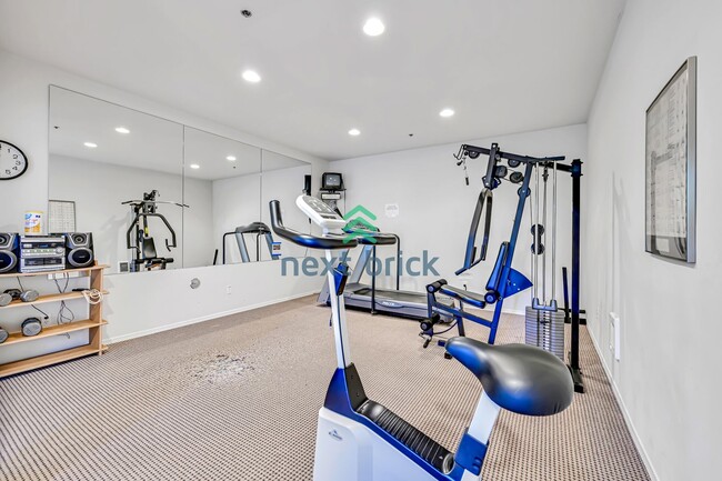 Building Photo - 2 BED & 1.5 BATH TOWNHOUSE FOR RENT