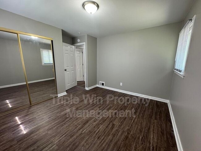 Building Photo - 48 Wayside Dr