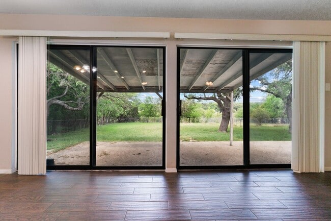 Building Photo - 9423 Aqua Dr