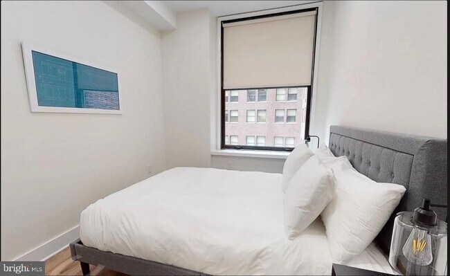 Building Photo - 150 S Independence Mall W