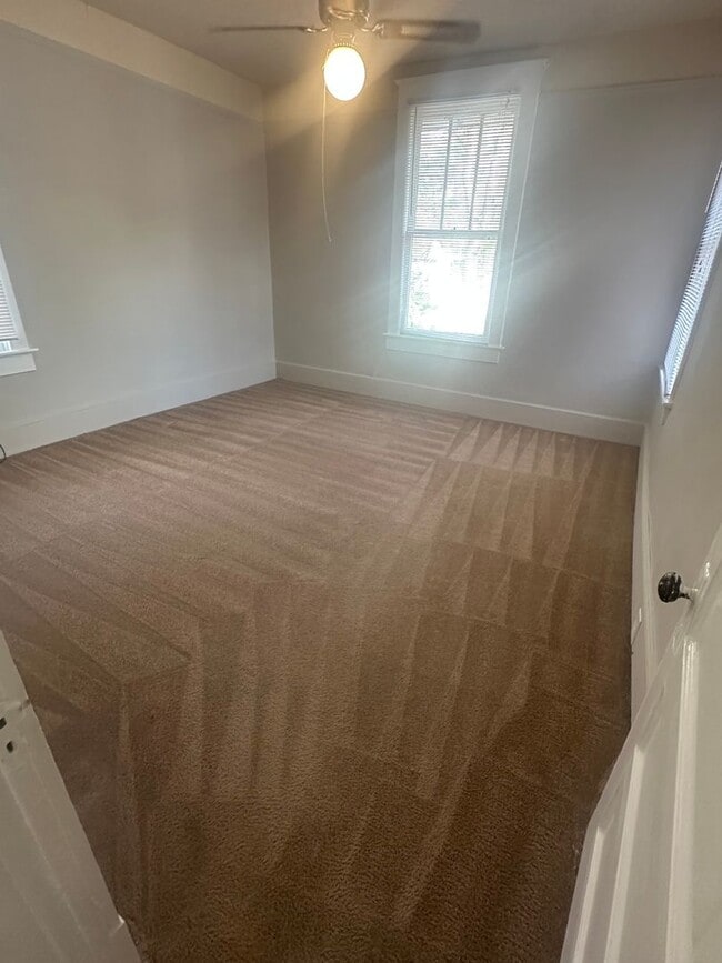 Building Photo - 3231-3233 Duncan St