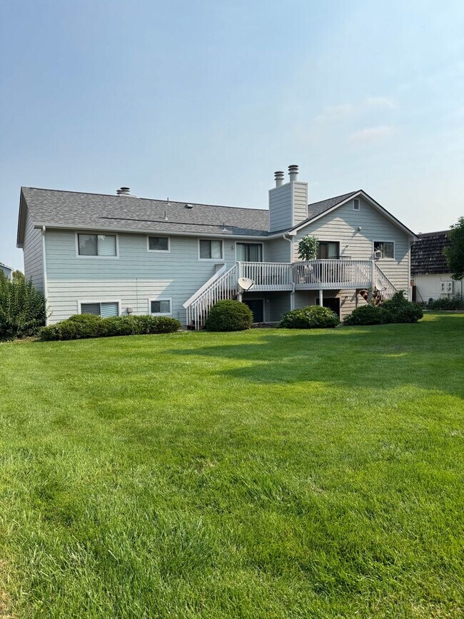 Building Photo - 1624 E Pitkin St