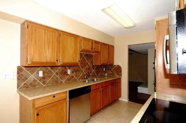 Building Photo - 3151 Kinkaid Dr