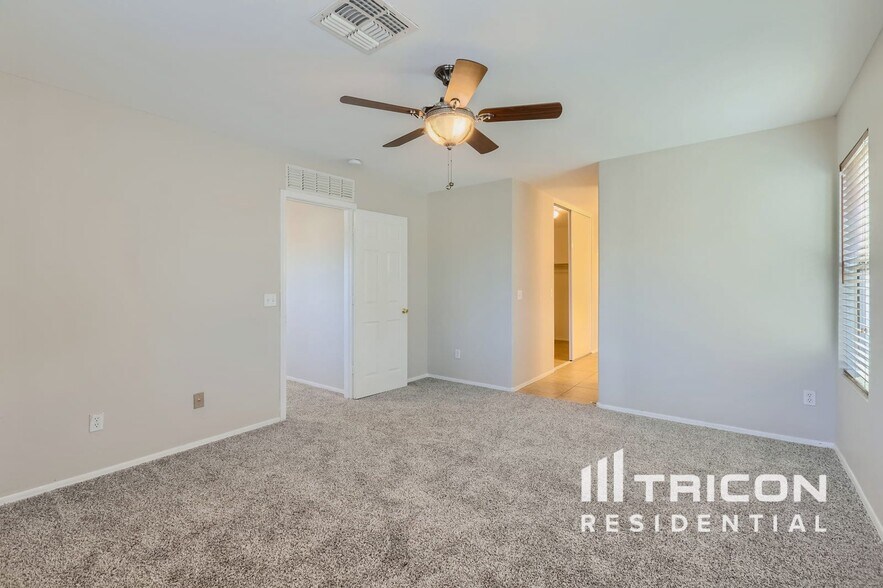 Building Photo - 15923 N 169th Dr