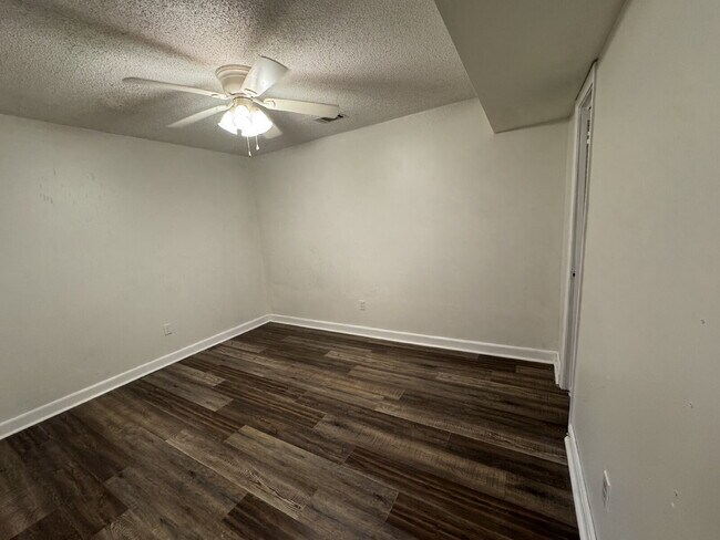 Building Photo - 2 bedroom 1 bathroom in Fair Play