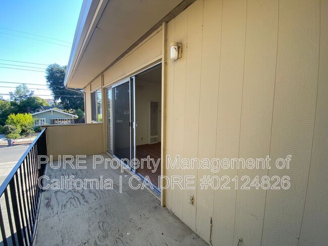 Building Photo - 713-3 Cherry Street