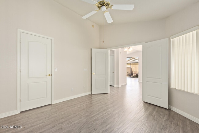 Building Photo - 10848 W Ventana Dr S