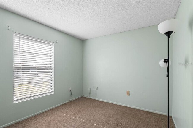 Building Photo - 1424 Vinetree Dr