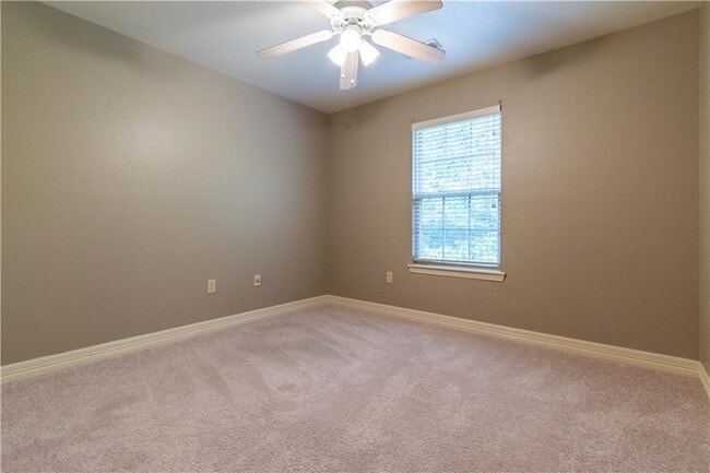 Building Photo - 2110 E Cinnamon Way