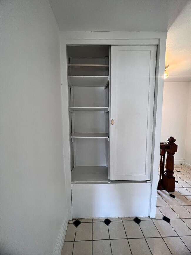 Building Photo - 700 N 5th St