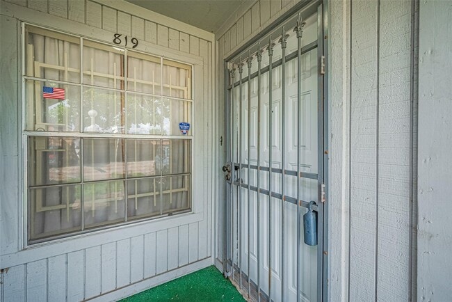 Building Photo - 6500 Sands Point Dr