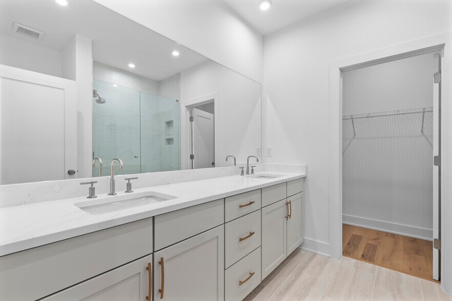 Building Photo - 201 New St