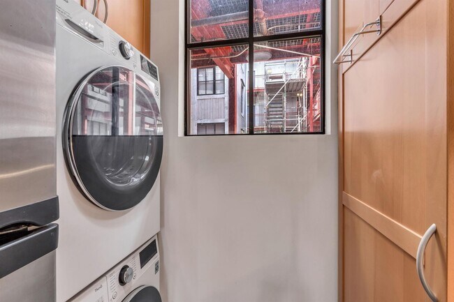 Building Photo - Modern Downtown Salt Lake City 1bd/1ba Con...